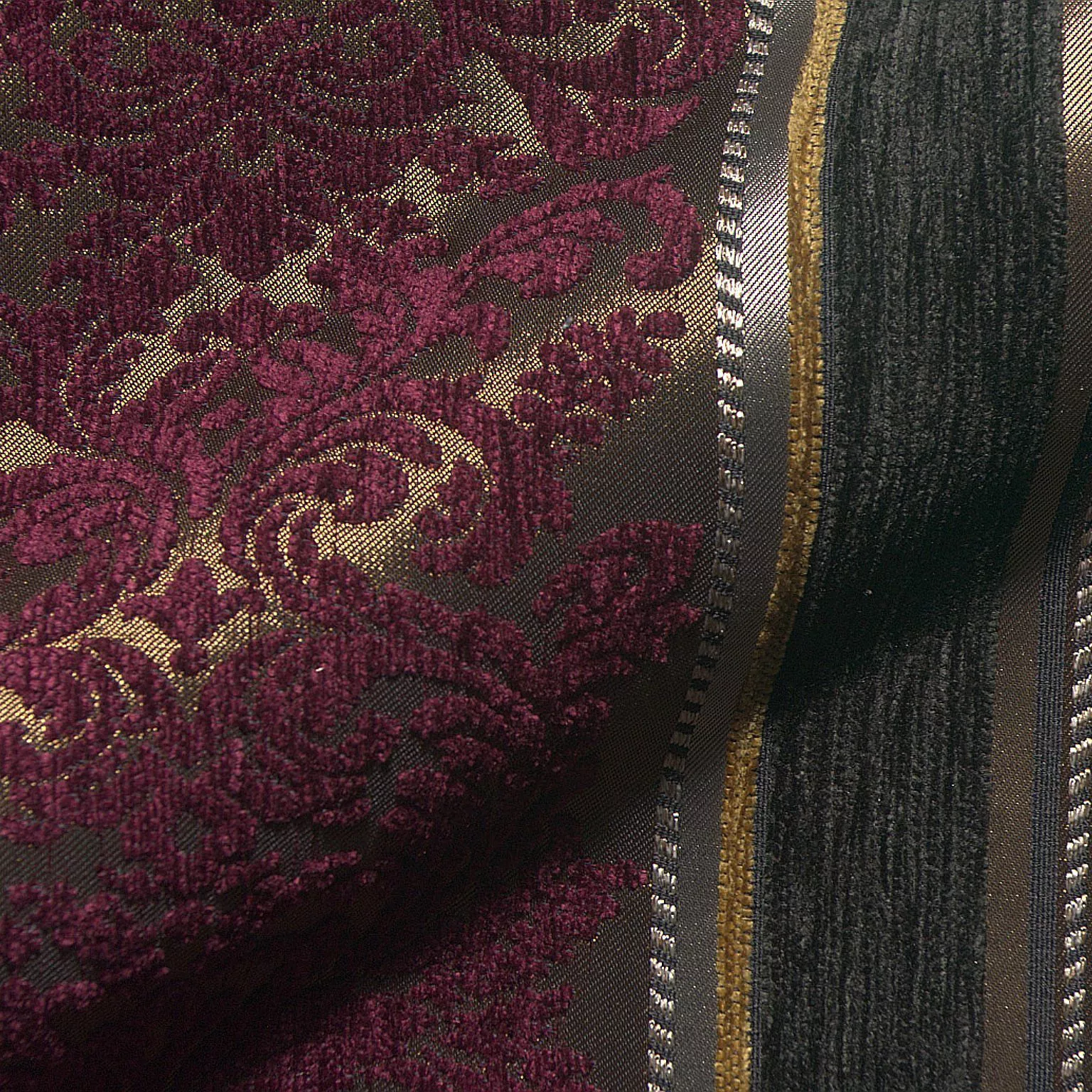 Bourgogne 513 Hoepke Q2 Epoque Moebelstoff Gestreift Gemustert Braun Lila Grau Bourgogne 513 Hoepke Q2 Epoque Moebelstoff Gestreift Gemustert Braun Lila Grau