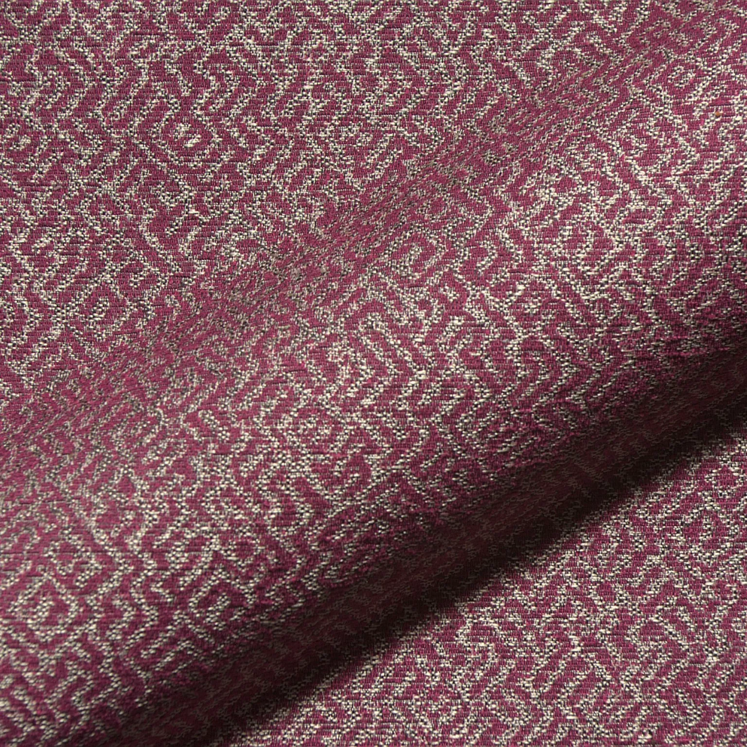Armstrong 8413 Hoepke Best Pattern Vol. 2 Moebelstoff Gemustert Rot Armstrong 8413 Hoepke Best Pattern Vol. 2 Moebelstoff Gemustert Rot